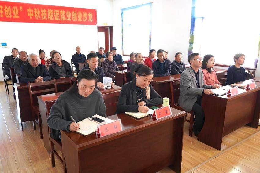 标题：省委讲师团、成人文学
赴华容区开展“大思政课”“百马行动”观摩宣讲活动.docx