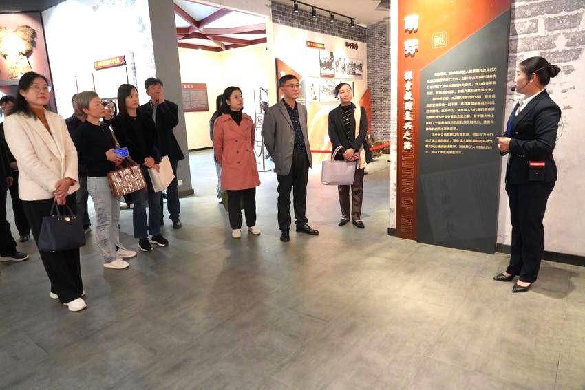 标题：省委讲师团、成人文学
赴华容区开展“大思政课”“百马行动”观摩宣讲活动.docx